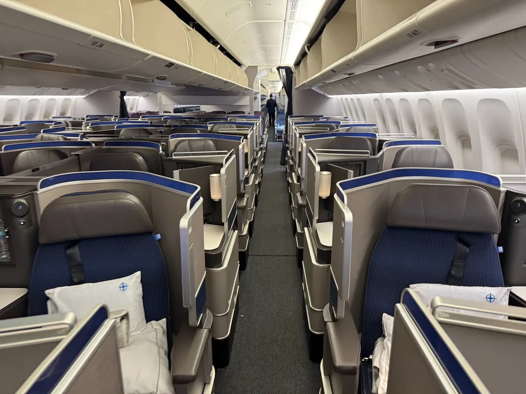 Đánh Giá Hạng Thương Gia United Airlines: Chuyến Bay San Francisco Đến Hong Kong