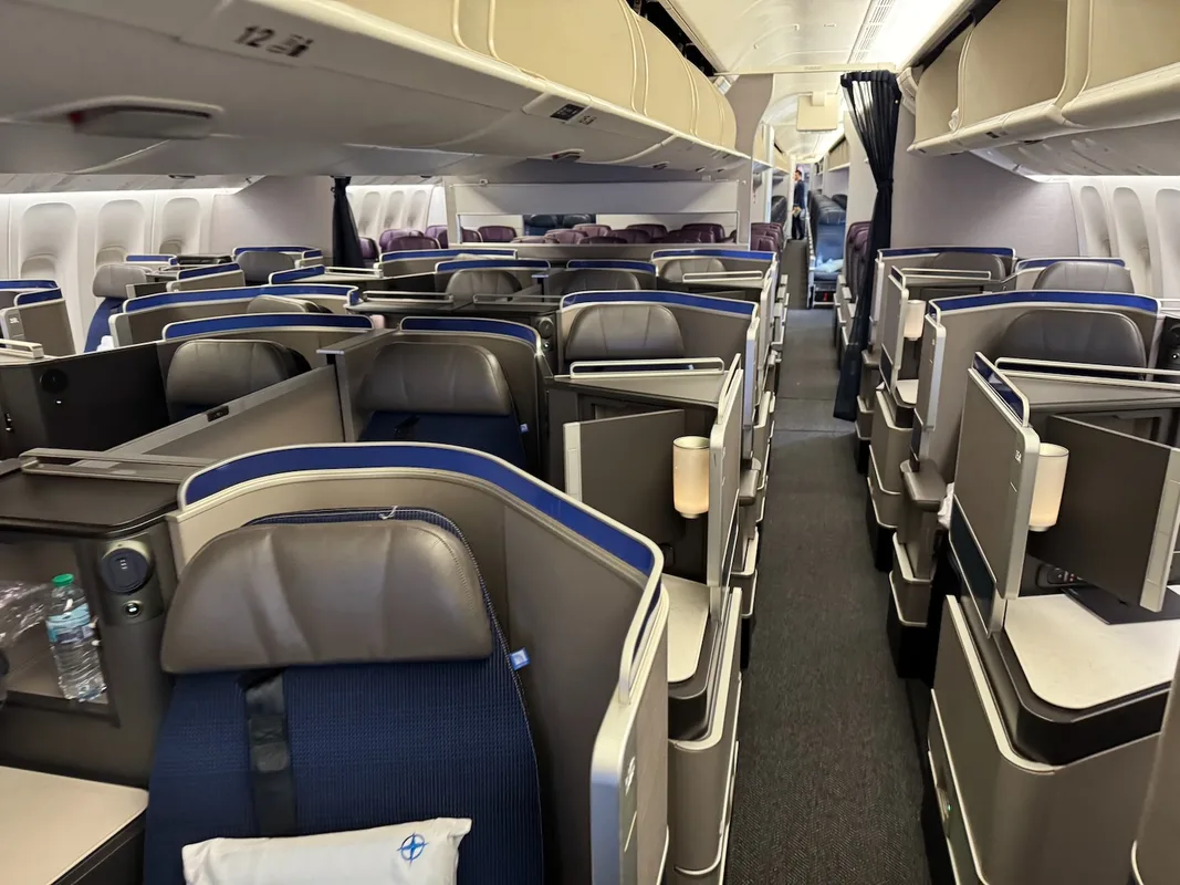 Đánh Giá Hạng Thương Gia United Airlines: Chuyến Bay San Francisco Đến Hong Kong