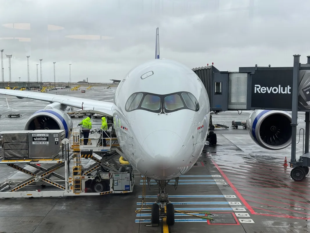 Đánh Giá Lớp Business Trên Máy Bay SAS A350: Có Còn Đáng Giá Không?