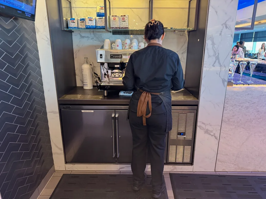 Đánh Giá Lounge United Polaris Tại San Francisco (SFO)