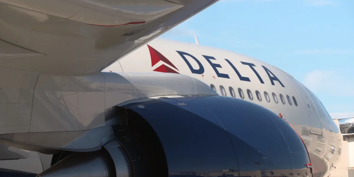 Delta Air Lines Đối Mặt Khó Khăn: Hàng Trăm Chuyến Bay Bị Hủy Trong Mùa Hè Này