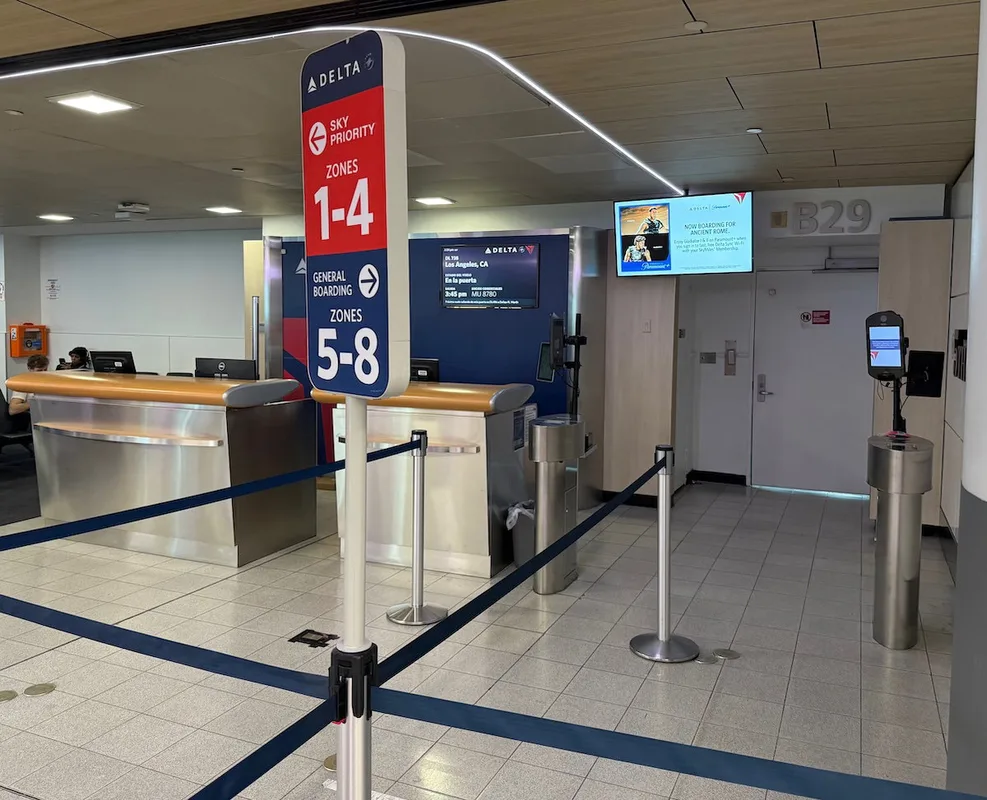 Delta Air Lines Tăng Lương 4% Cho Nhân Viên Không Có Liên Đoàn: Cách Tạo Động Lực Mới