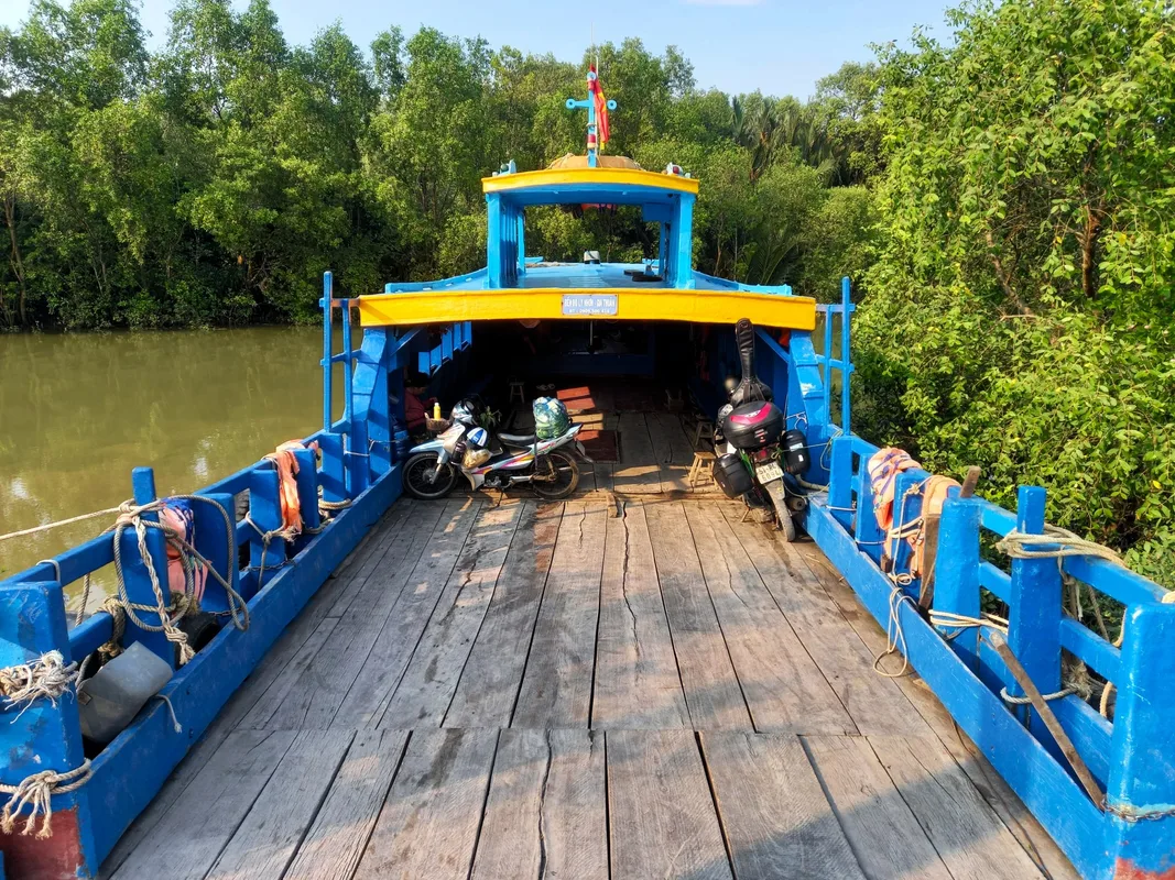 Đi Thuyền Gió Mát Trên Địa Phận Ngã Ba Sông Sài Gòn