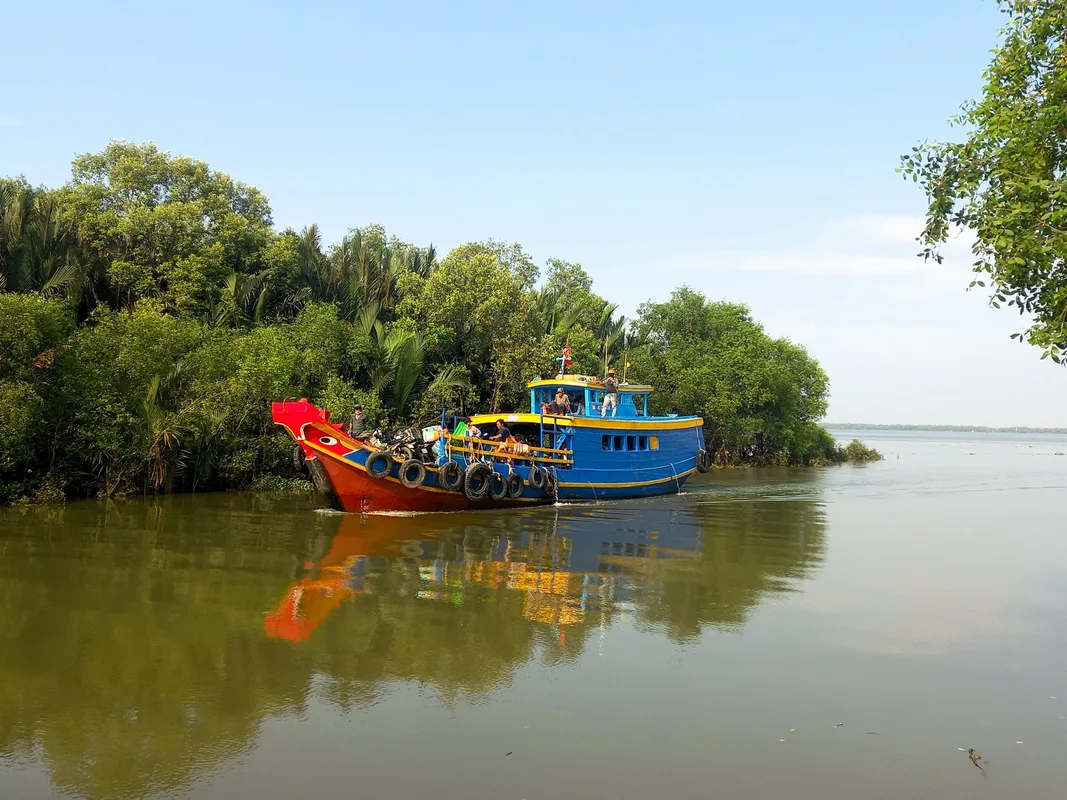 Đi Thuyền Gió Mát Trên Địa Phận Ngã Ba Sông Sài Gòn