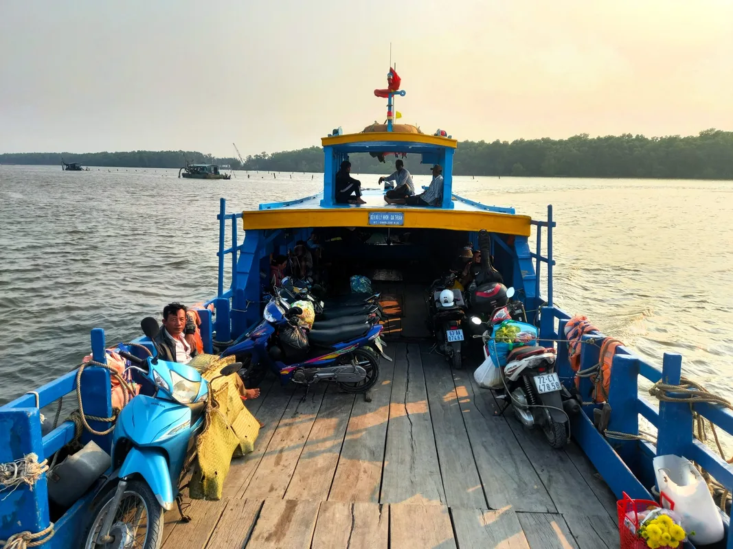 Đi Thuyền Gió Mát Trên Địa Phận Ngã Ba Sông Sài Gòn
