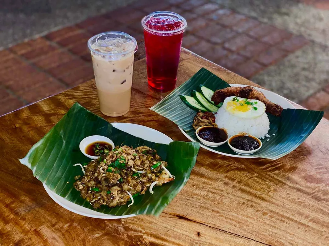 Góc Ăn Uống Siêu Ngon Tại REXKL: Nasi Lemak và Char Kuey Teow Tại Supergrai!