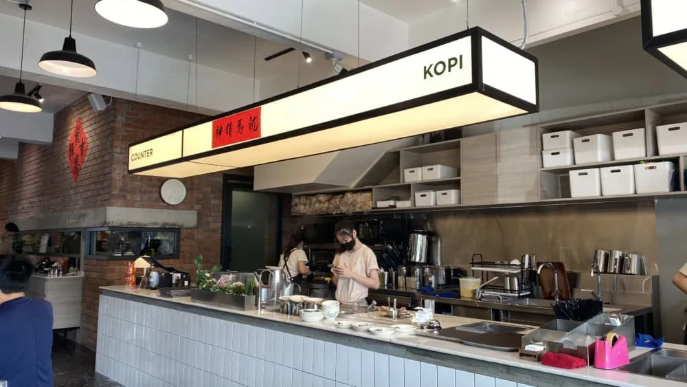 Guan’s: Quán cà phê hiện đại với Nasi Lemak và Chicken Chop ngon tuyệt