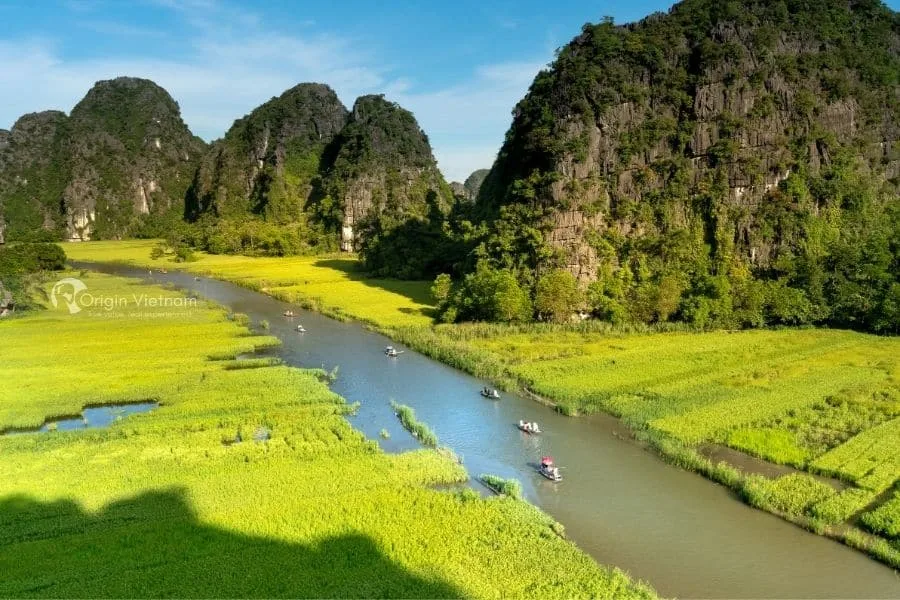 Hà Nội - Ninh Bình: Lịch Trình Chuyến Đi Một Ngày Chi Tiết và Hữu Ích