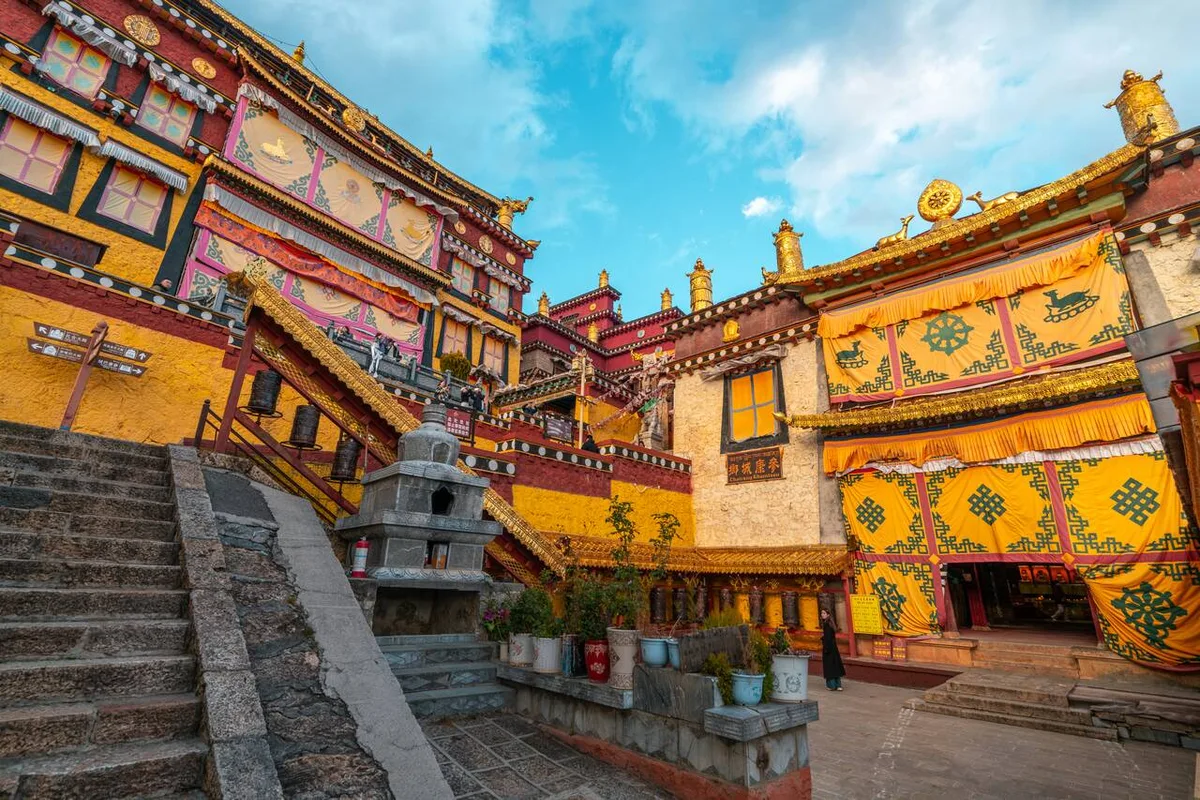 Hành Trình Shangri-La: Lạc Vào Thế Giới Cổ Tích Trên Núi