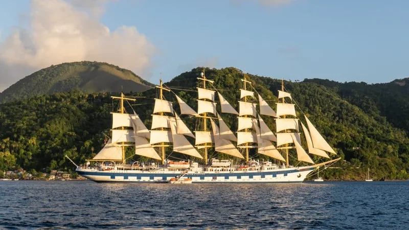 Hành Trình Trên Royal Clipper: Chuyến Đi Không Dành Cho Người Thích Tàu To