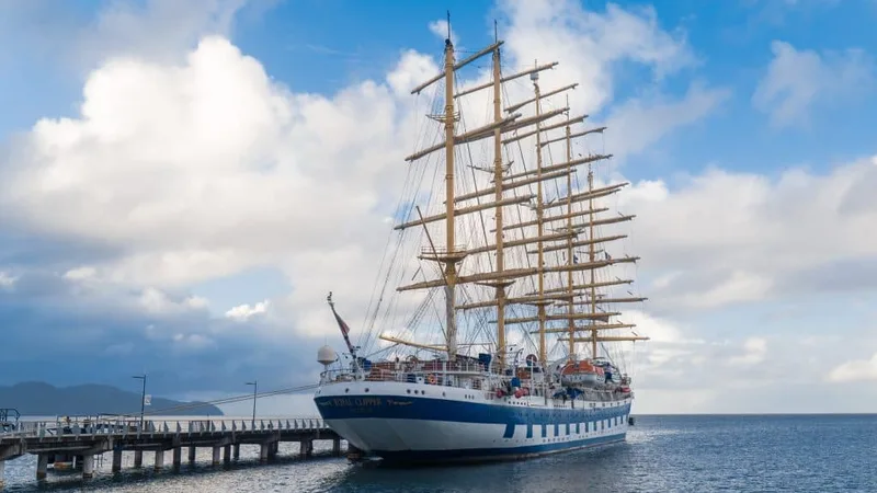 Hành Trình Trên Royal Clipper: Chuyến Đi Không Dành Cho Người Thích Tàu To