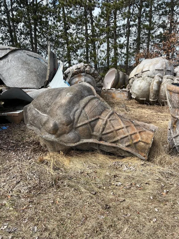Hôn Ếch Ở Nghĩa Trang Giữa Wisconsin