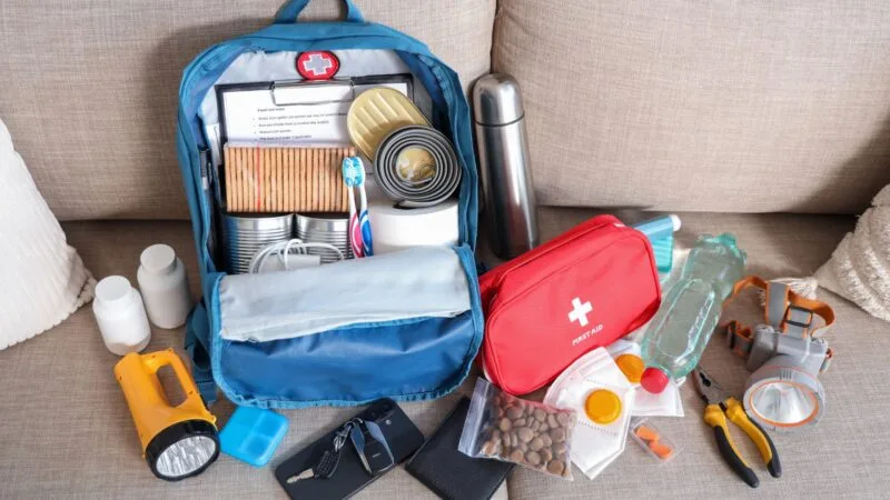 Hướng Dẫn Chuẩn Bị Bộ Kit Khẩn Cấp Tại Philippines cho Động Đất và Bão