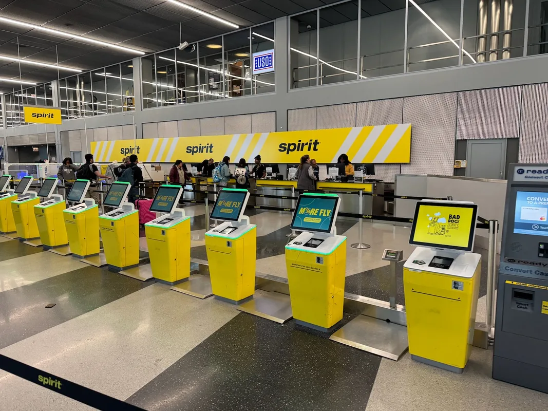 Hướng Dẫn Vé Cứu Hỗ Trợ Hành Khách Spirit Airlines Đổ Vỡ
