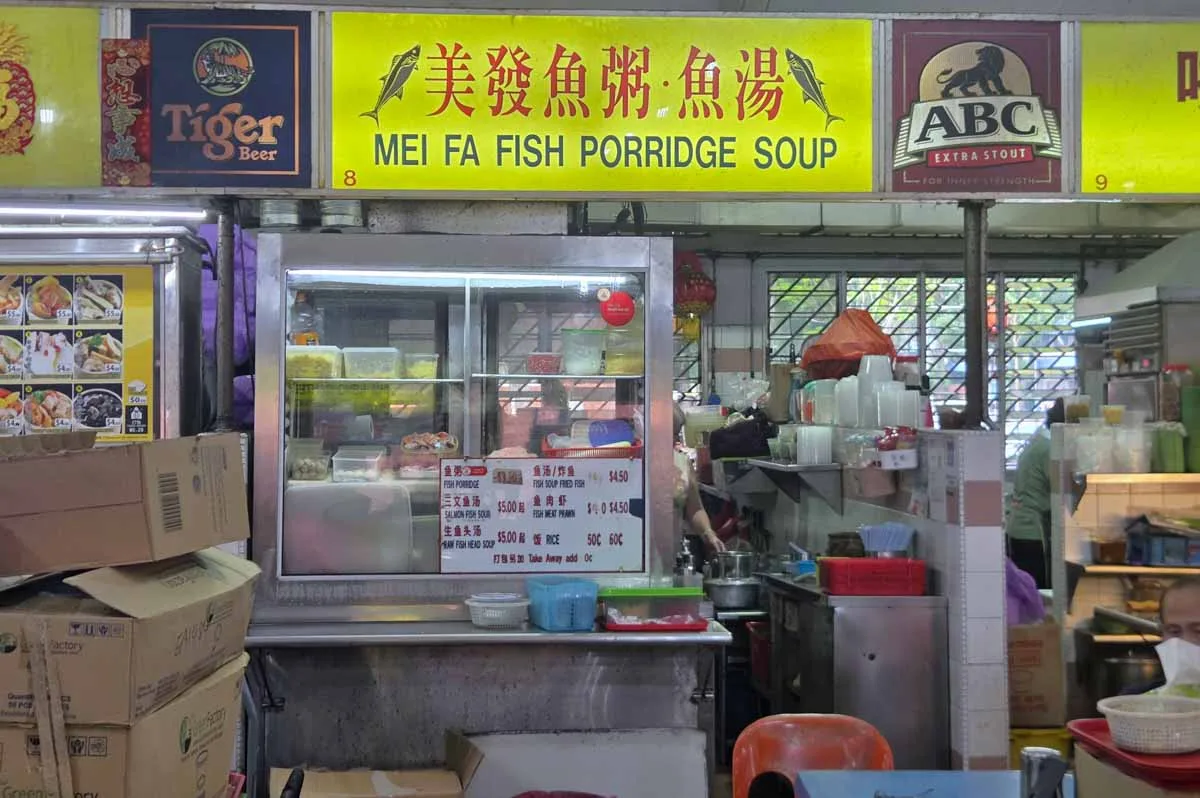 Hương vị cá hồi trong bát cháo cá tại Mei Fa Fish Porridge Soup