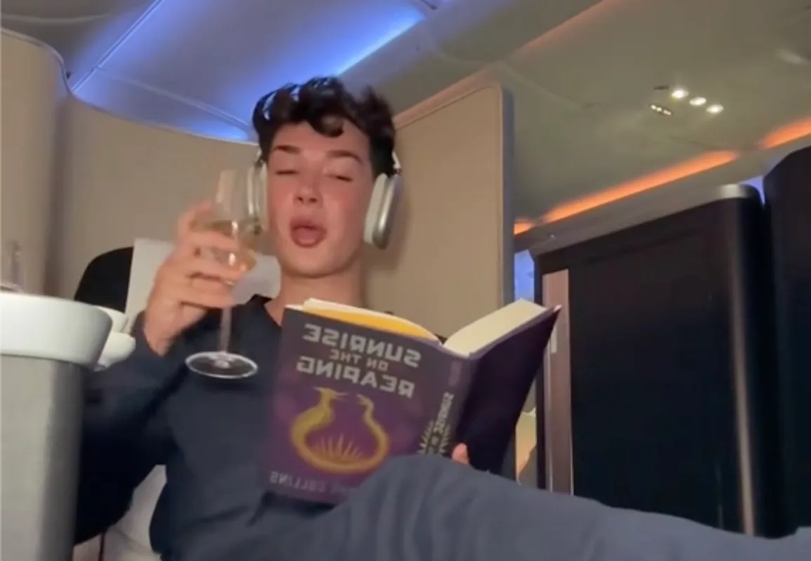 James Charles: Phản Ứng Gây Nguồn Cảm Xúc Sau Khi Nhân Viên Spirit Airlines Thất Nghiệp