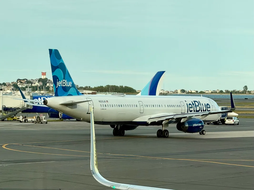 JetBlue và Frontier: Cuộc Chuyển Mình Trên Thị Trường Hàng Không Caribbean
