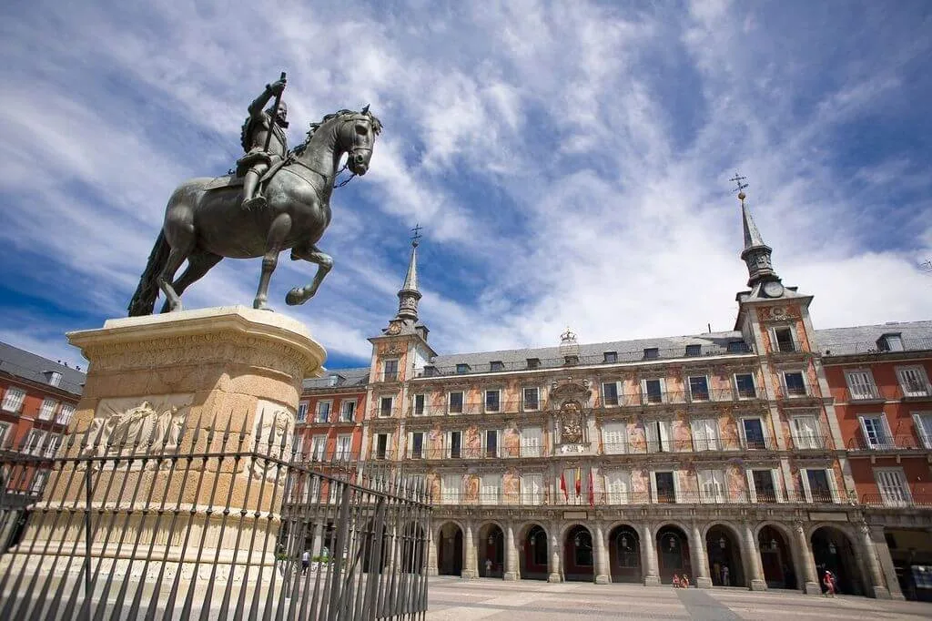 Kế Hoạch 5 Ngày Khám Phá Madrid: Văn Hóa, Ẩm Thực và Cuộc Sống Địa Phương