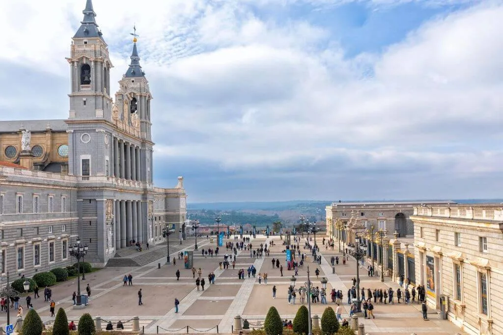 Kế Hoạch 5 Ngày Khám Phá Madrid: Văn Hóa, Ẩm Thực và Cuộc Sống Địa Phương