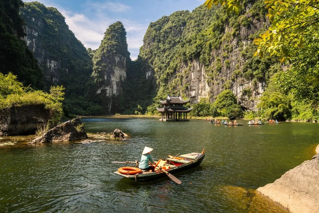 Kế Hoạch Du Lịch 2 Ngày Ở Ninh Bình: Khám Phá Thiên Nhiên và Văn Hóa
