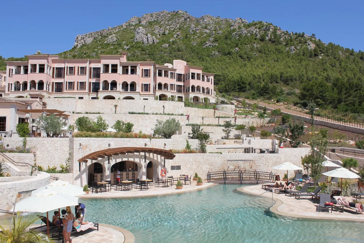 Khách Du Lịch Đức Thắng Kiện Sau Trận "Chiến Tranh Khăn Tắm" Tại Resort