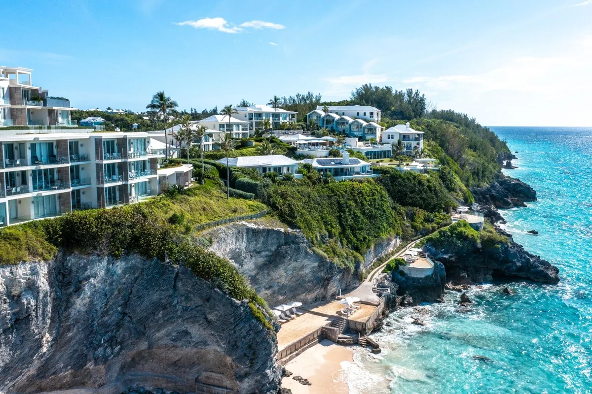 Khách Sạn Azura Bermuda: Ngắm Cá Voi Từ Ban Công Ngay Tại Khách Sạn Đỉnh Đồi
