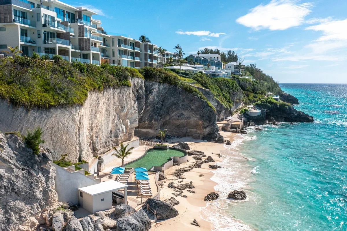 Khách Sạn Azura Bermuda: Ngắm Cá Voi Từ Ban Công Ngay Tại Khách Sạn Đỉnh Đồi