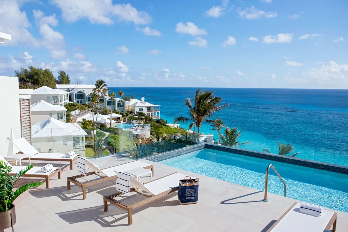 Khách Sạn Azura Bermuda: Ngắm Cá Voi Từ Ban Công Ngay Tại Khách Sạn Đỉnh Đồi