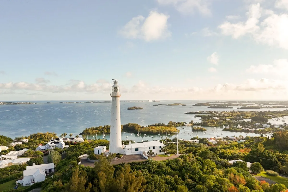 Khách Sạn Azura Bermuda: Ngắm Cá Voi Từ Ban Công Ngay Tại Khách Sạn Đỉnh Đồi