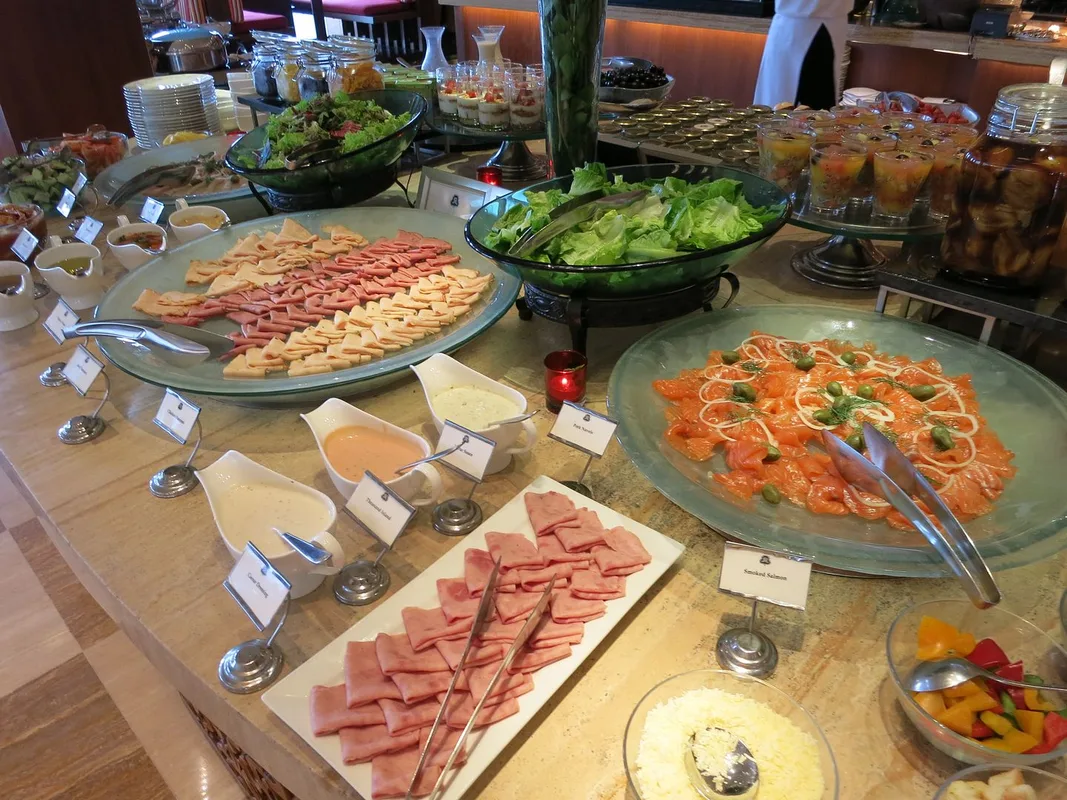 Khách Sạn Cắt Giảm Tiệc Buffet Sáng Nhờ Mục Tiêu Khí Hậu