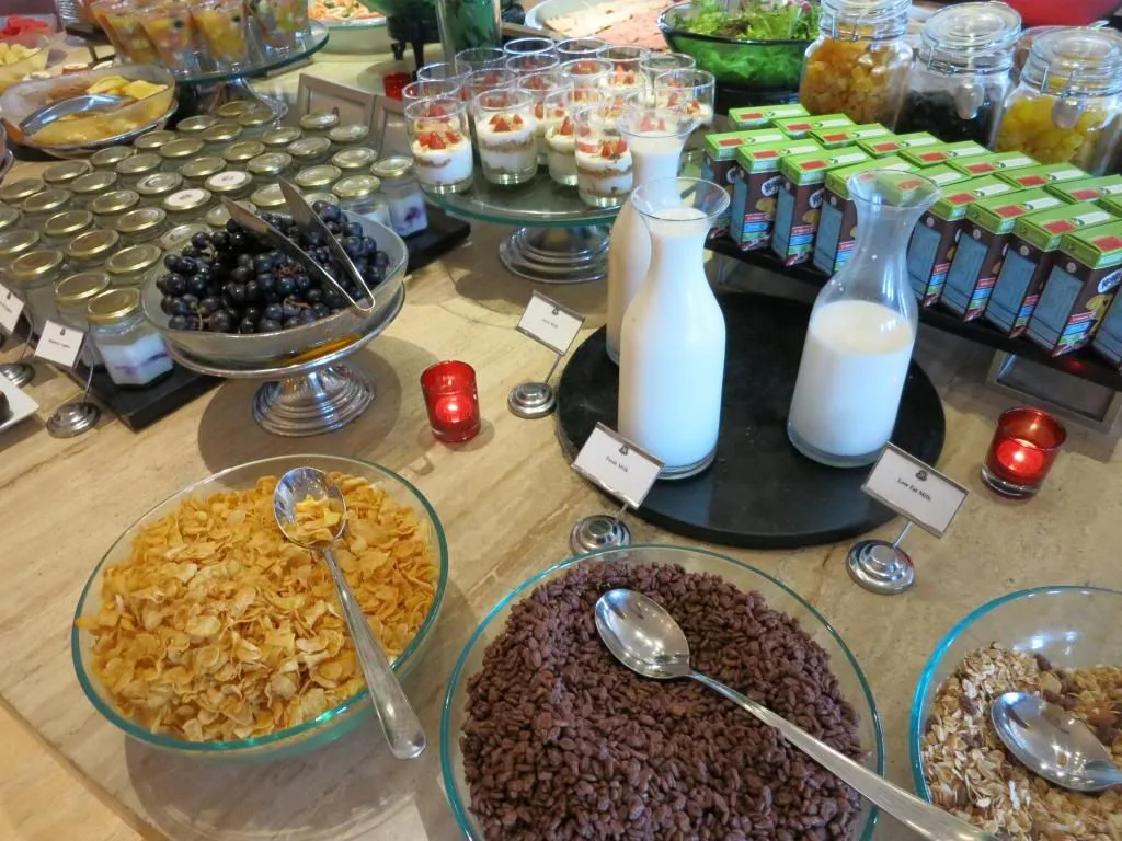 Khách Sạn Cắt Giảm Tiệc Buffet Sáng Nhờ Mục Tiêu Khí Hậu