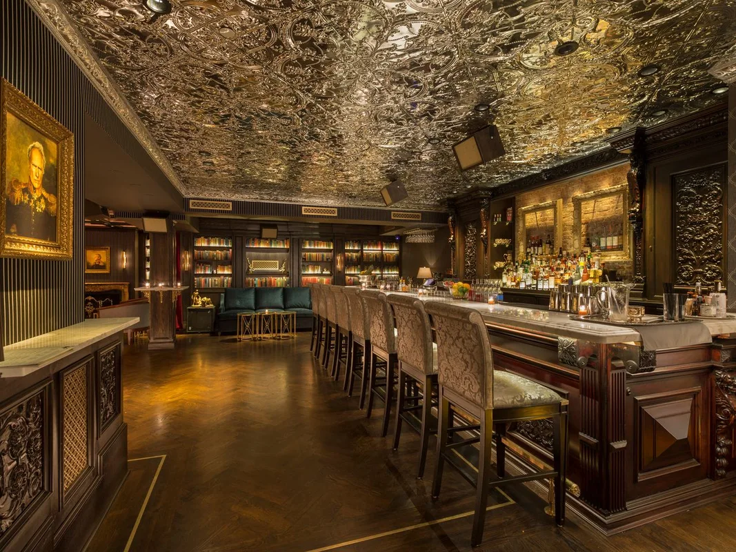 Khám Phá 23 Quán Bar Nổi Bật Tại Boston: Từ Speakeasies Đến Rượu Vang Tự Nhiên