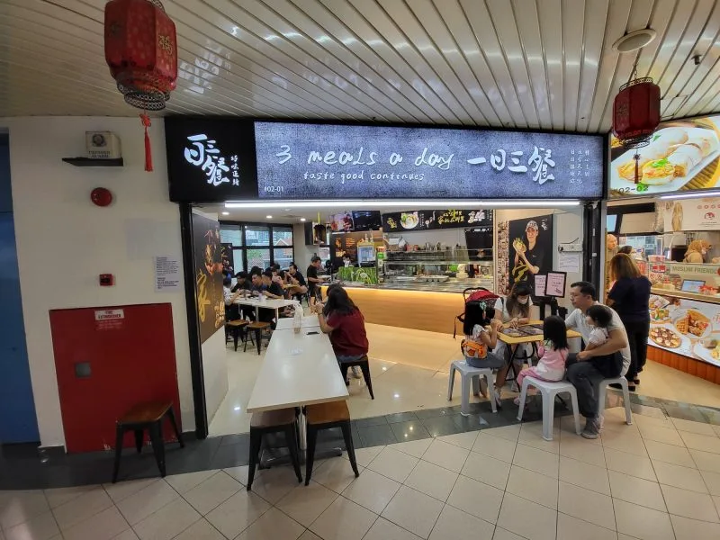 Khám Phá 3 Meals a Day: Món Gà Nước Mắm Trứng Muối Ngon Nhất Singapore