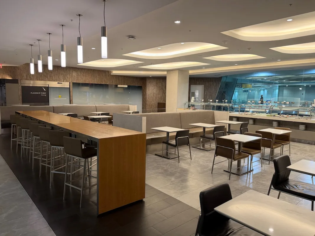 Khám Phá American Flagship Lounge Tại Sân Bay Miami