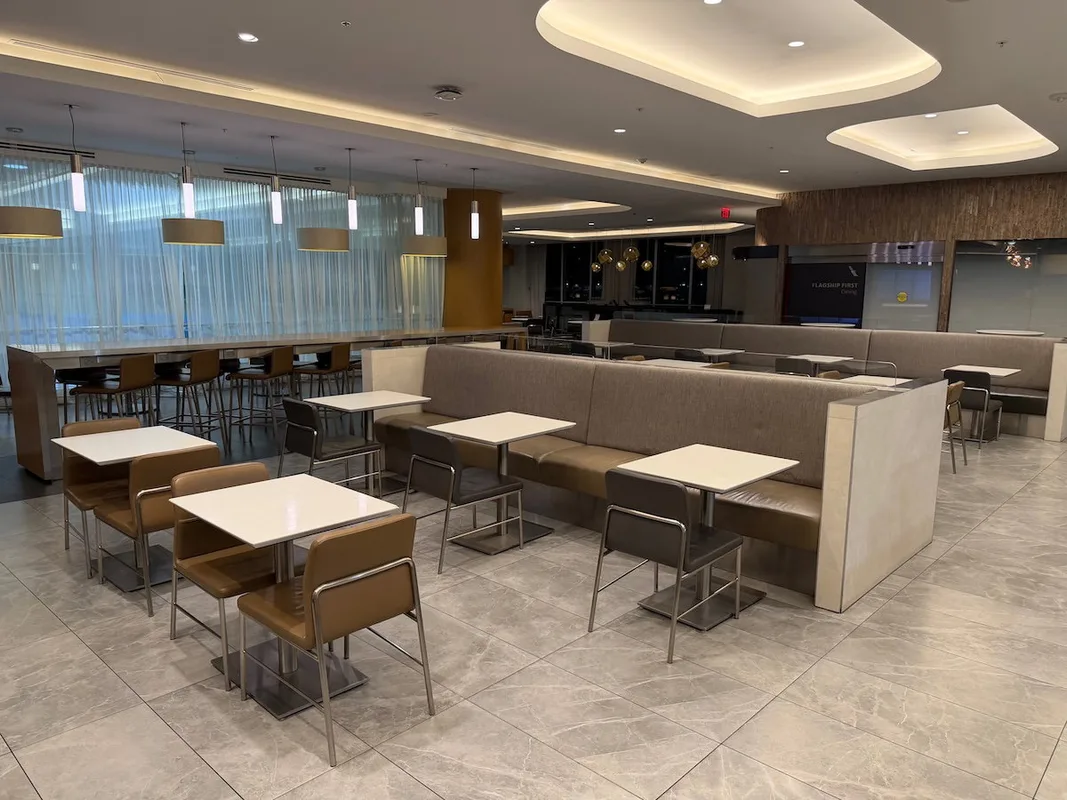Khám Phá American Flagship Lounge Tại Sân Bay Miami