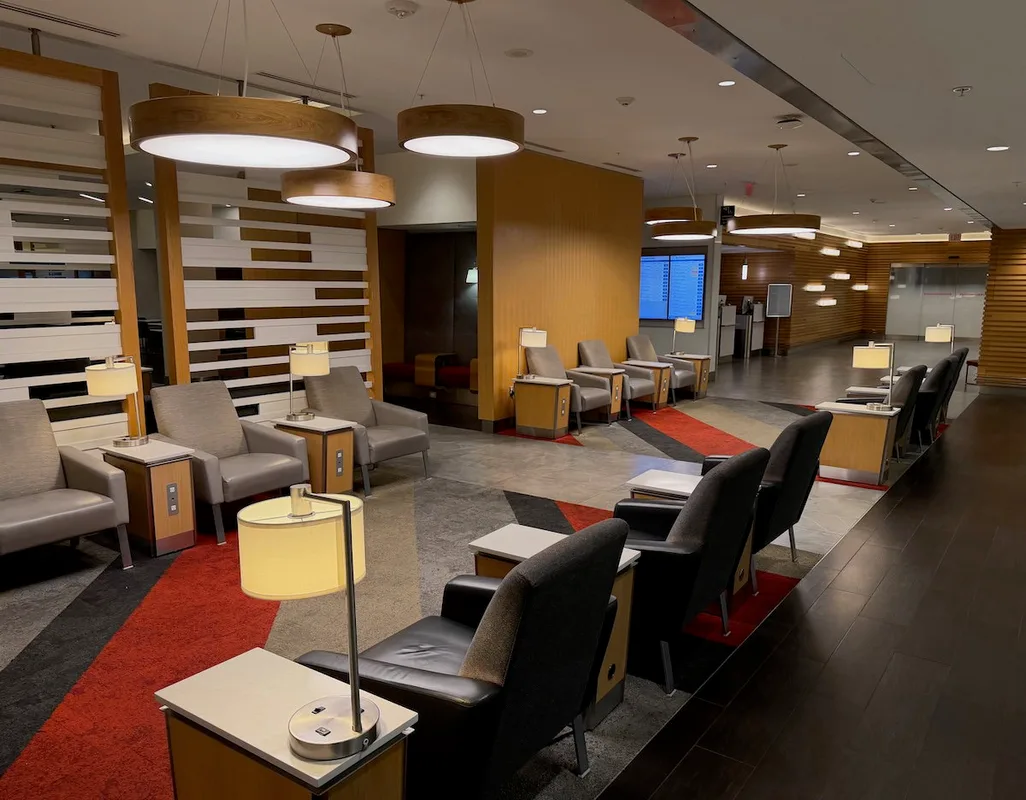 Khám Phá American Flagship Lounge Tại Sân Bay Miami