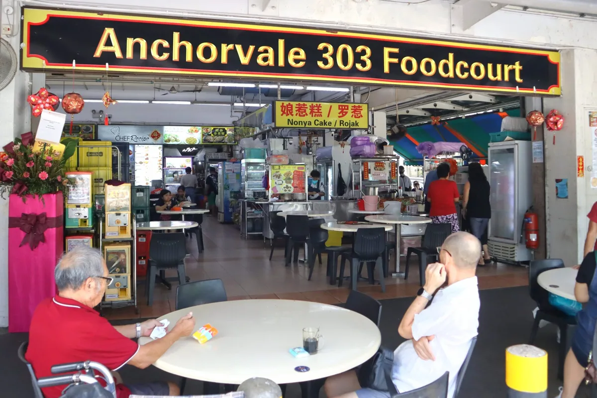 Khám Phá Armenian Street Char Kway Teow: Món Ăn Từ Lòng Đất Singapore