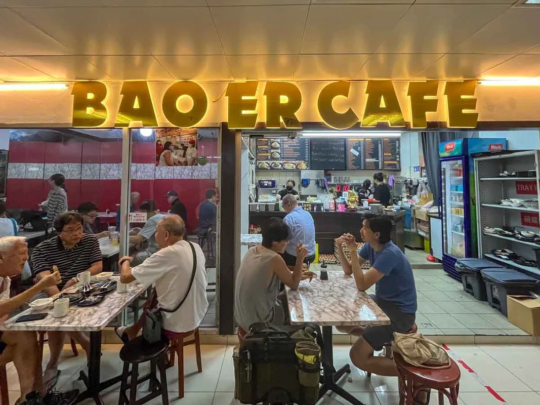Khám Phá Bao Er Cafe: Hokkien Mee Hảo Hạng và Kaya Toast Ngon Tại Singapore