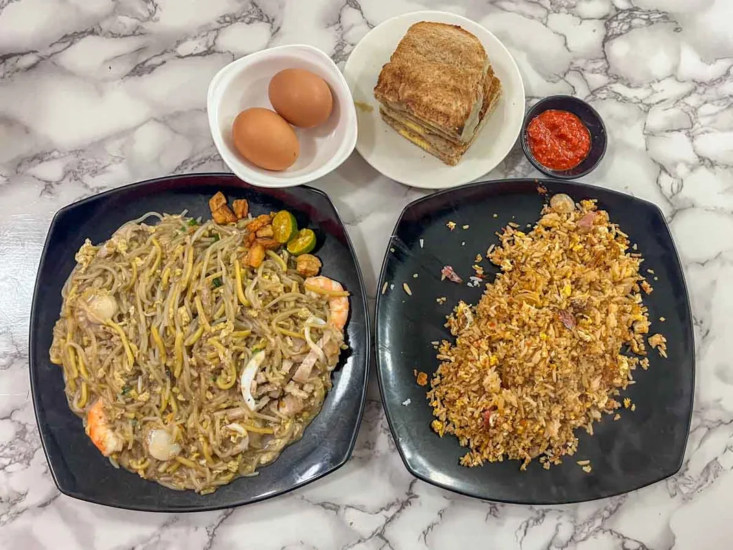 Khám Phá Bao Er Cafe: Hokkien Mee Hảo Hạng và Kaya Toast Ngon Tại Singapore