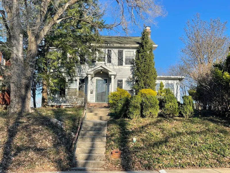 Khám Phá Bloomington: Hành Trình Tìm Kiếm Ký Ức Gia Đình