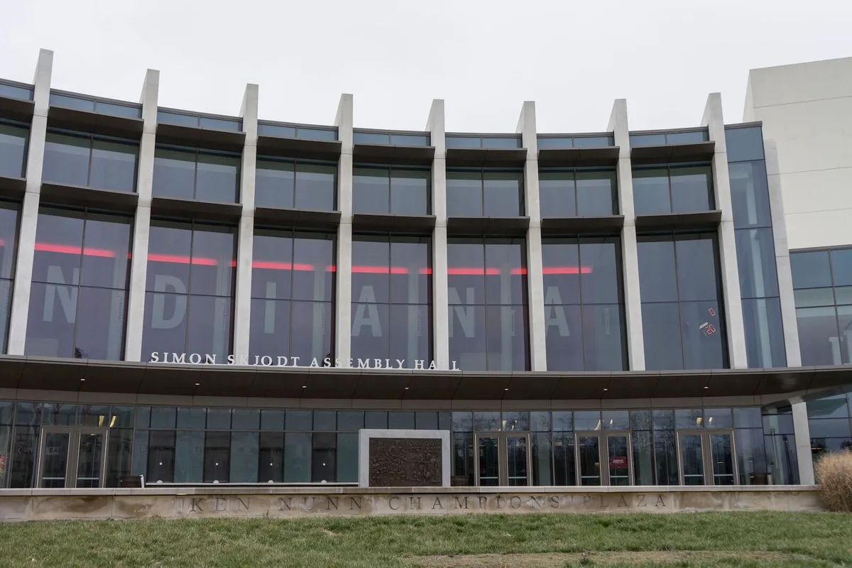 Khám Phá Bloomington, Indiana - Nơi Đắm Chìm Trong Bóng Rổ Hoosier