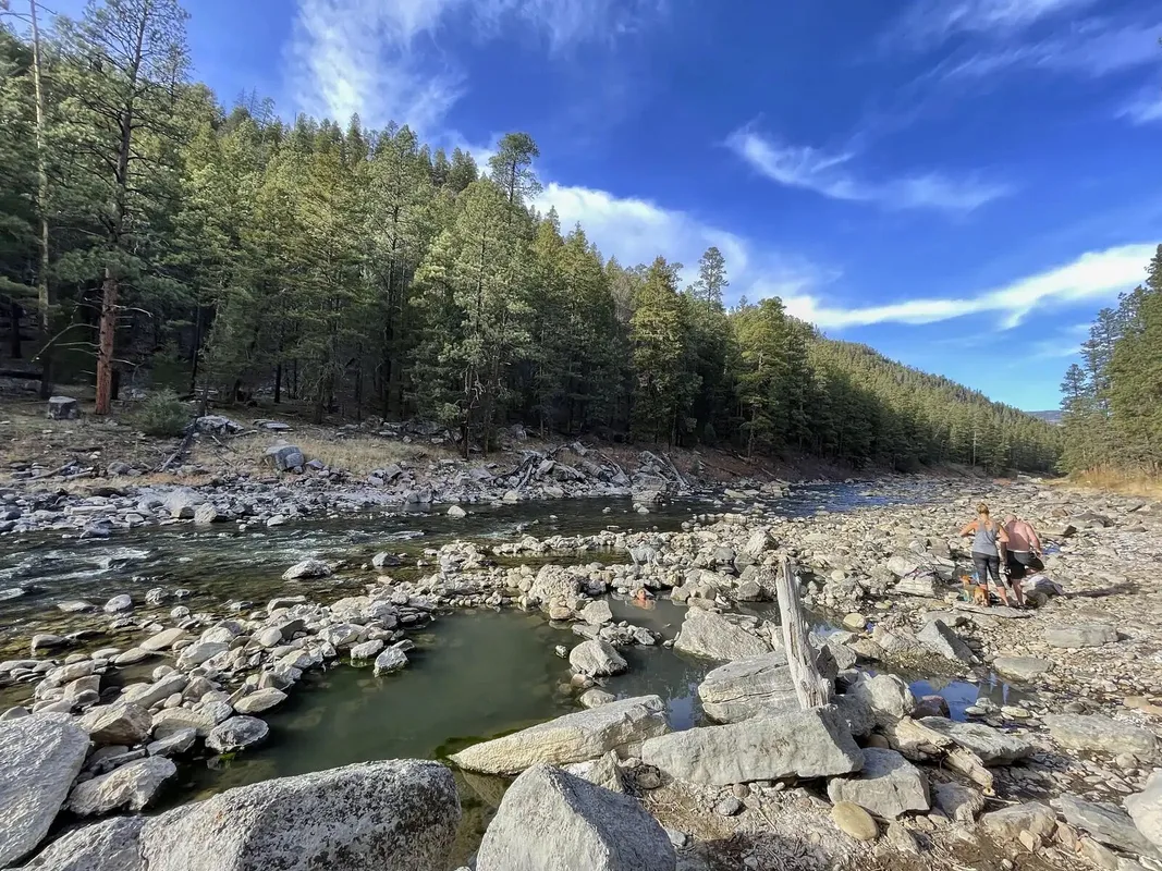 Khám Phá Các Suối Nước Nóng Tuyệt Vời Tại Colorado: Địa Điểm Không Thể Bỏ Qua