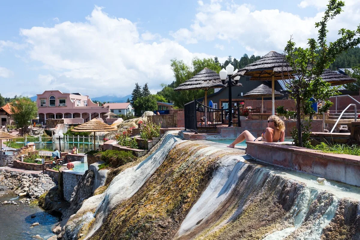 Khám Phá Các Suối Nước Nóng Tuyệt Vời Tại Colorado: Địa Điểm Không Thể Bỏ Qua
