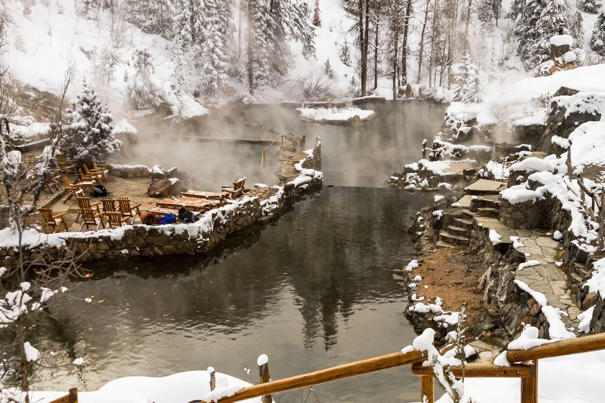 Khám Phá Các Suối Nước Nóng Tuyệt Vời Tại Colorado: Địa Điểm Không Thể Bỏ Qua