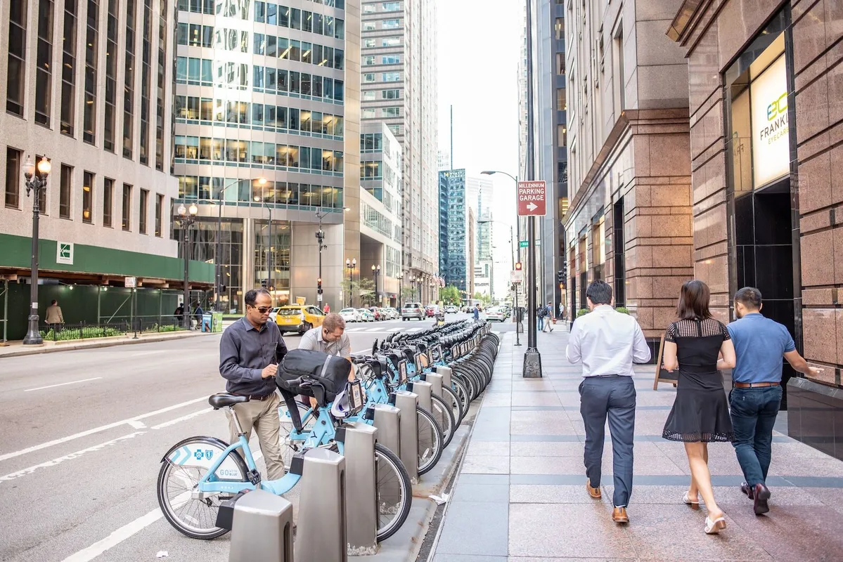 Khám Phá Chicago Không Cần Xe Ô Tô