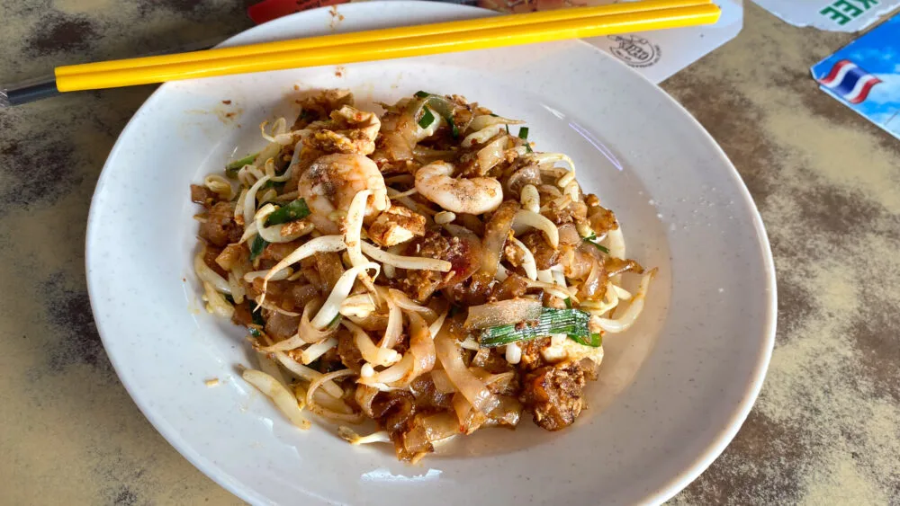 Khám Phá Chuan Kee: Cơm Gà Kéo Dài Hàng Đợi, Char Kuey Teow Trung Bình