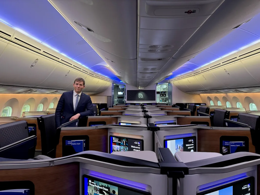 Khám Phá Chuyến Bay Sang Trọng Trên United Airlines 787-9
