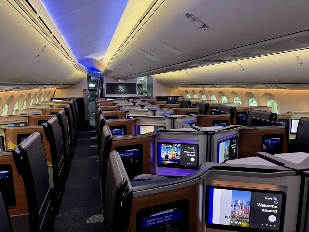 Khám Phá Chuyến Bay Sang Trọng Trên United Airlines 787-9