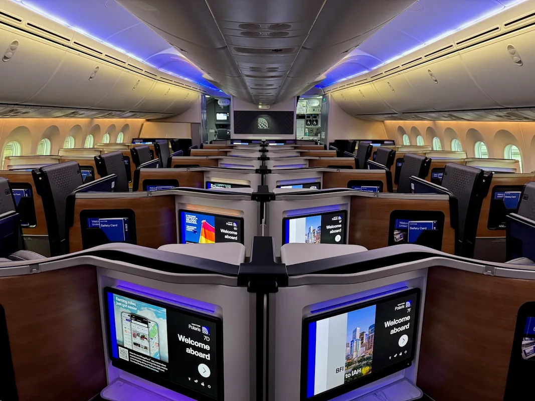 Khám Phá Chuyến Bay Sang Trọng Trên United Airlines 787-9