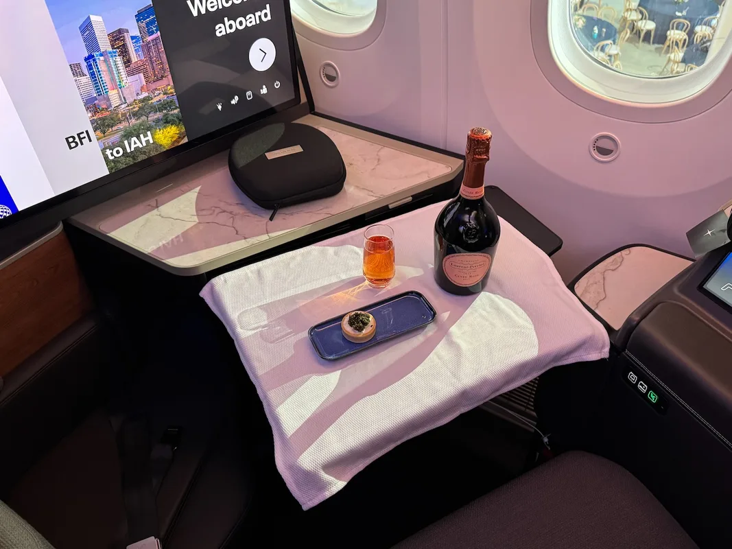 Khám Phá Chuyến Bay Sang Trọng Trên United Airlines 787-9